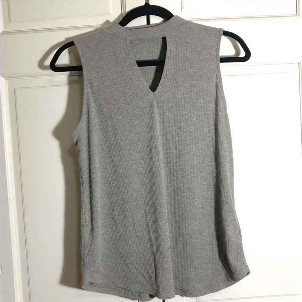 Bold light sweater top (perfect for spring)🌼🌻